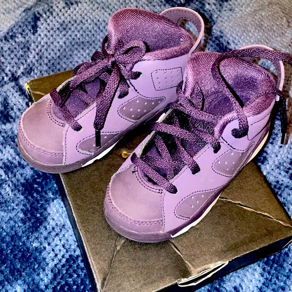 Kids Jordan Retro 6 size 8c